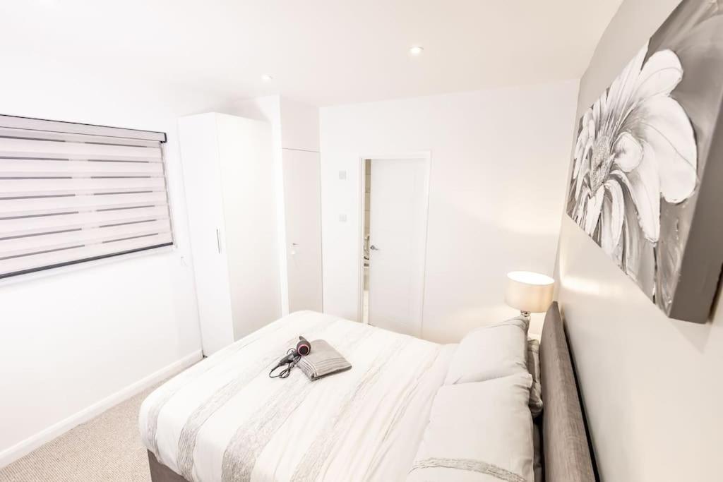 Apartment Executive Free On-site Parking, 2 En-suites, Sleeps 4, *