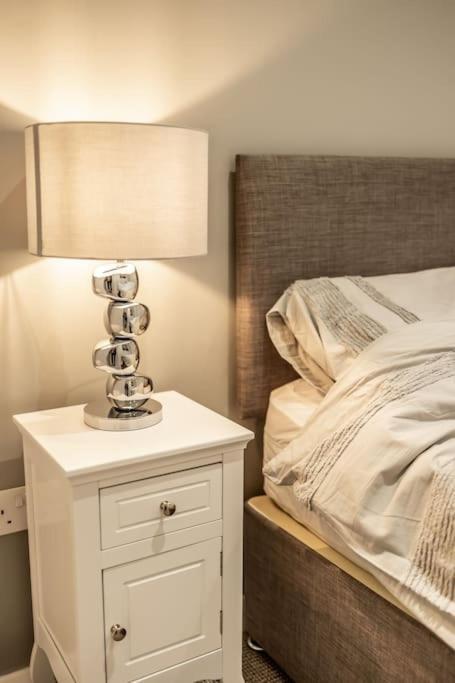 Apartment Executive Free On-site Parking, 2 En-suites, Sleeps 4,