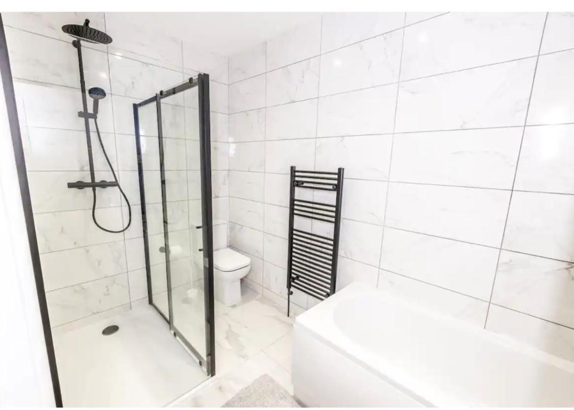 Executive Free On-site Parking, 2 En-suites, Sleeps 4,