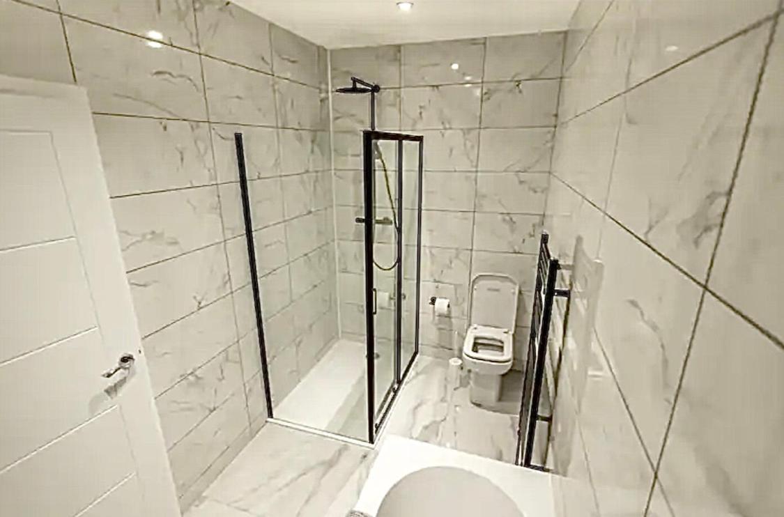 Executive Free On-site Parking, 2 En-suites, Sleeps 4, Apartment