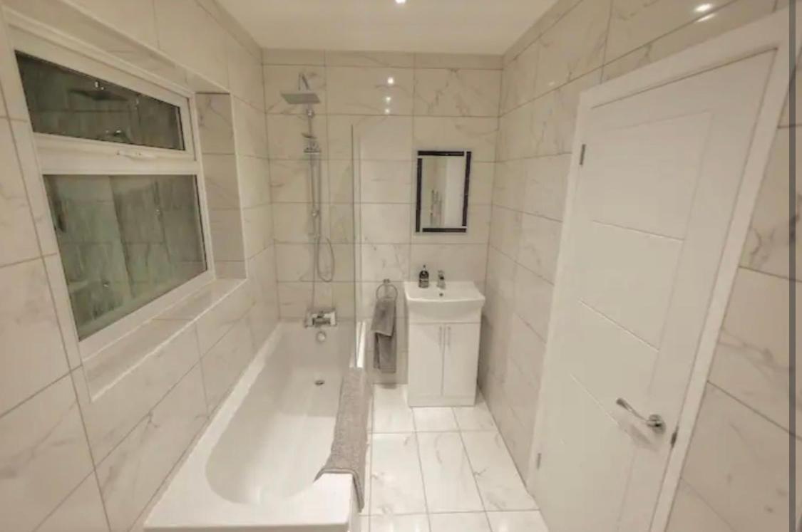 Executive Free On-site Parking, 2 En-suites, Sleeps 4,