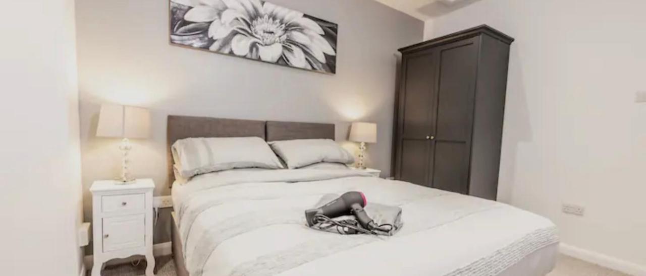 Apartment Executive Free On-site Parking, 2 En-suites, Sleeps 4, *