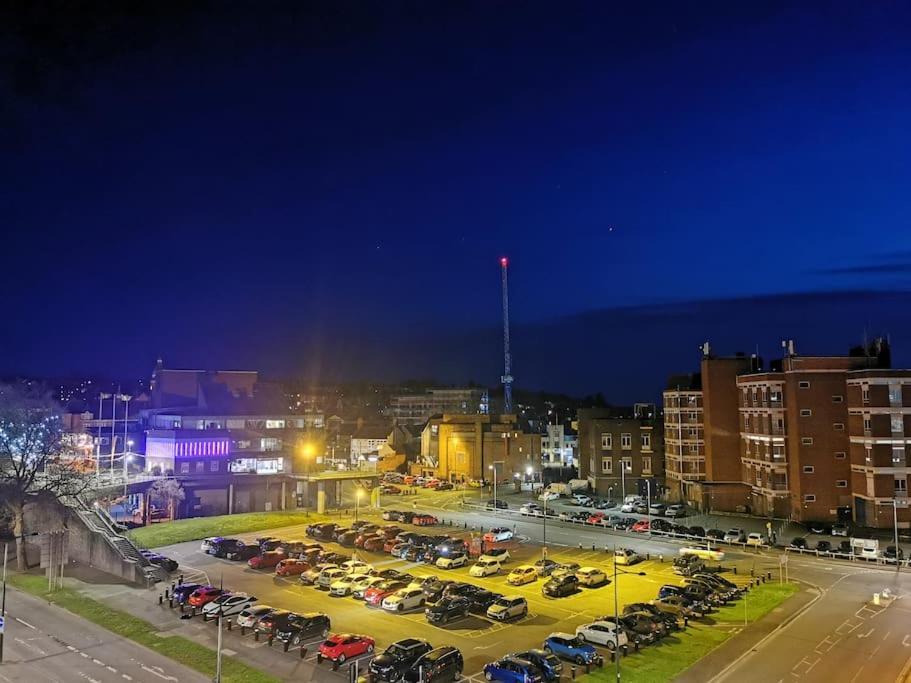 Paramount View * Swindon