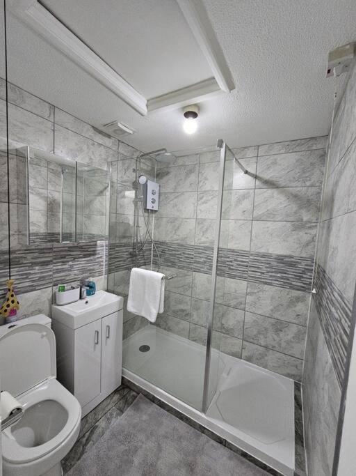 Entire Spacious Modern One Bedroom House Apartamento *