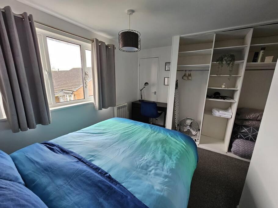 Entire Spacious Modern One Bedroom House * Swindon