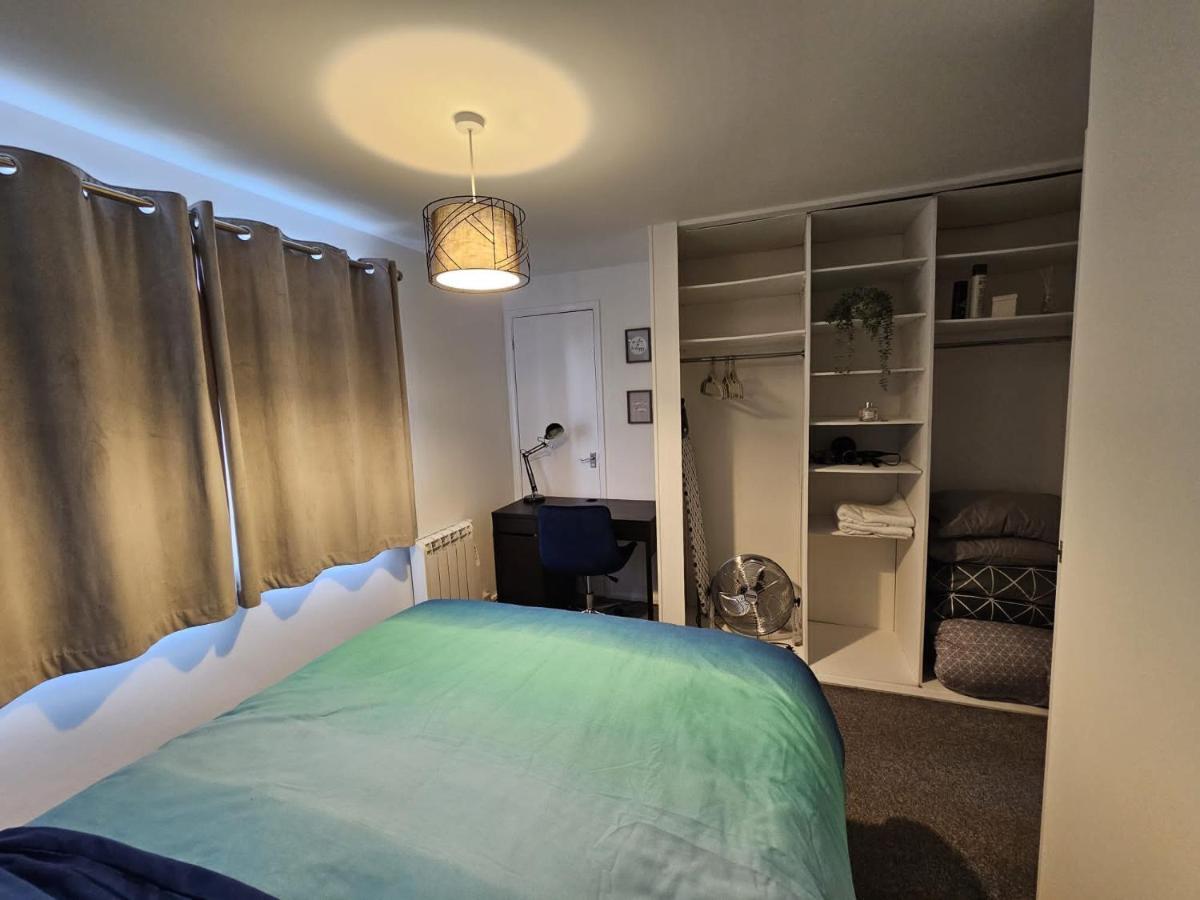 Apartamento Entire Spacious Modern One Bedroom House