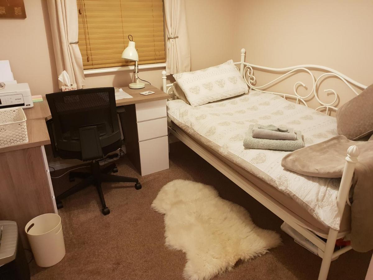 Siobhan's Abode 2 Deluxe Doubles N Large Single No Pets Habitación en casa particular *