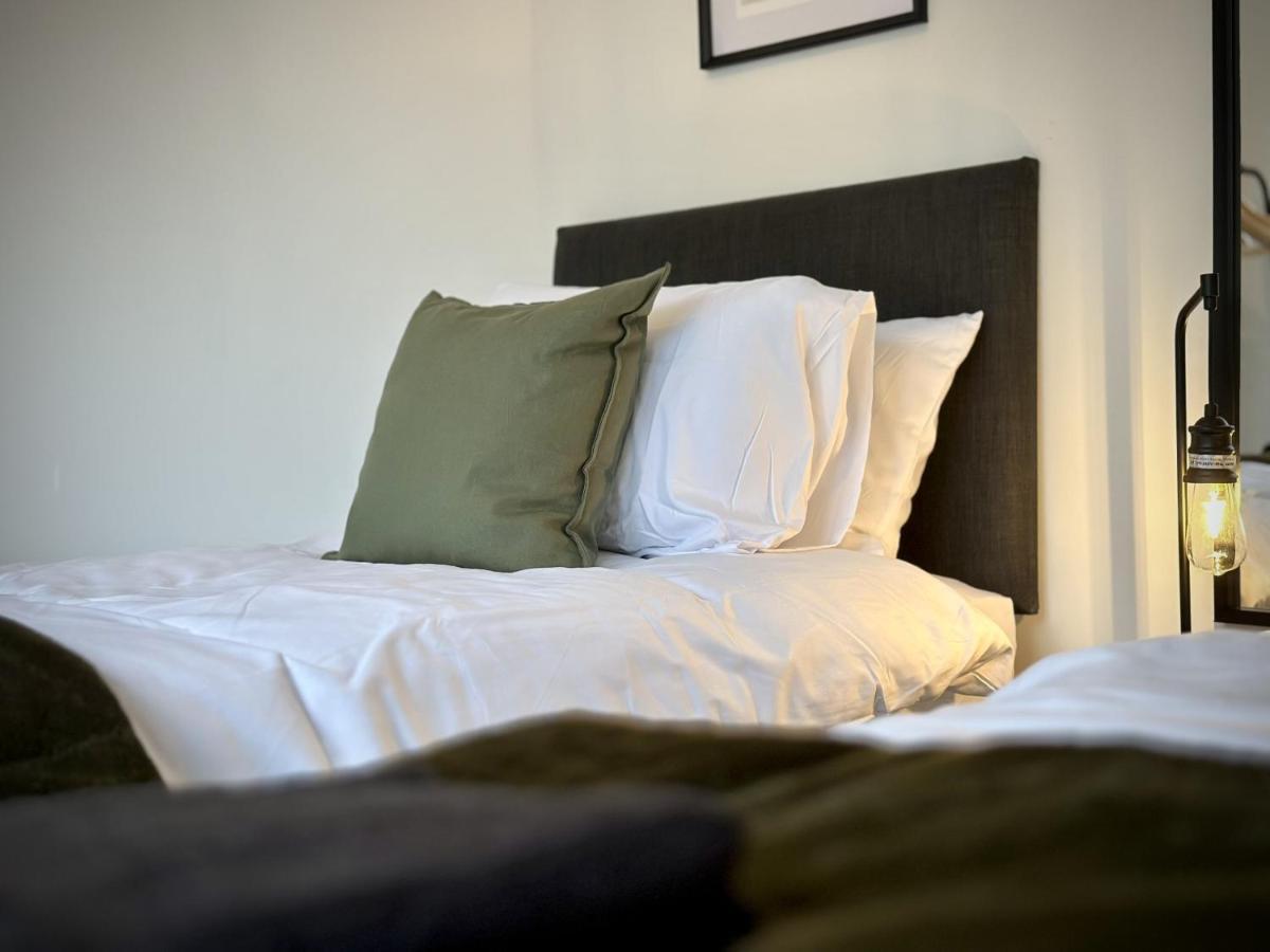 Stylish 2 Bed Apartment Swindon