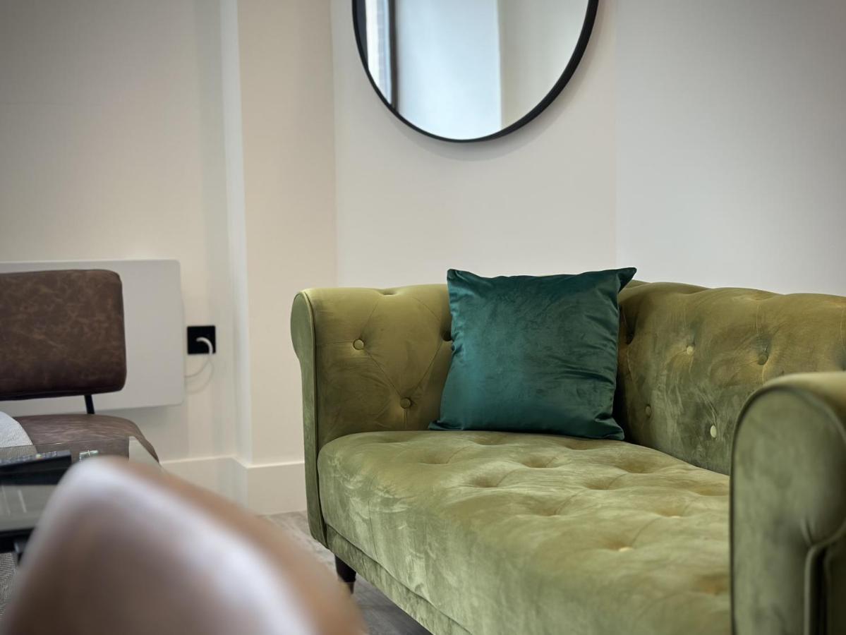 Stylish 2 Bed Apartment *