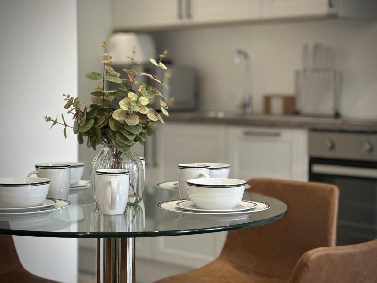 Stylish 2 Bed Apartment Swindon