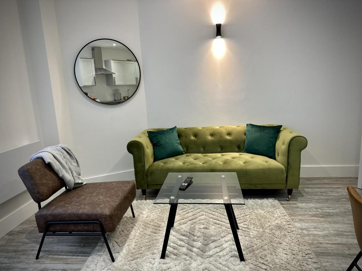 Stylish 2 Bed Apartment *
