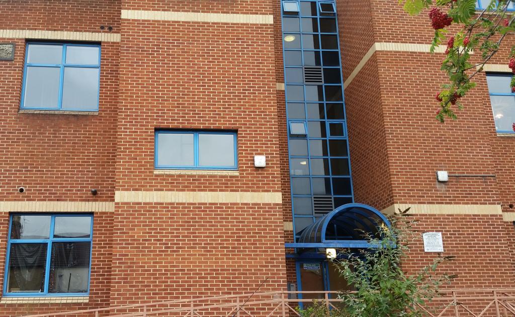 Apartment Comfortable Town Centre Apartments, Free Parking, Sleeps Up To 8 Swindon