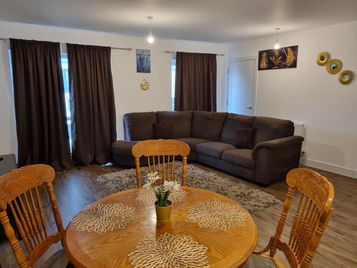 A Spacious And Hearty 2bd Apartment Swindon