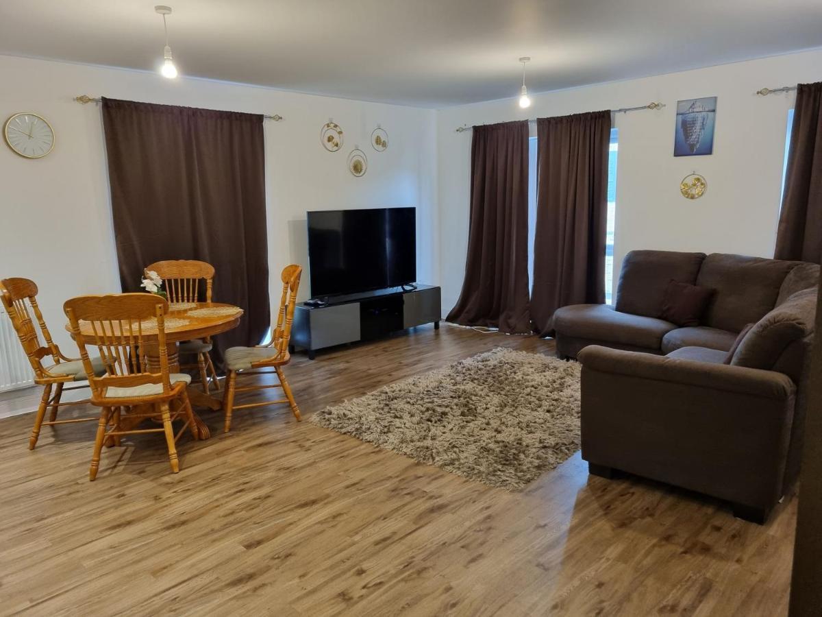 A Spacious And Hearty 2bd Apartment *