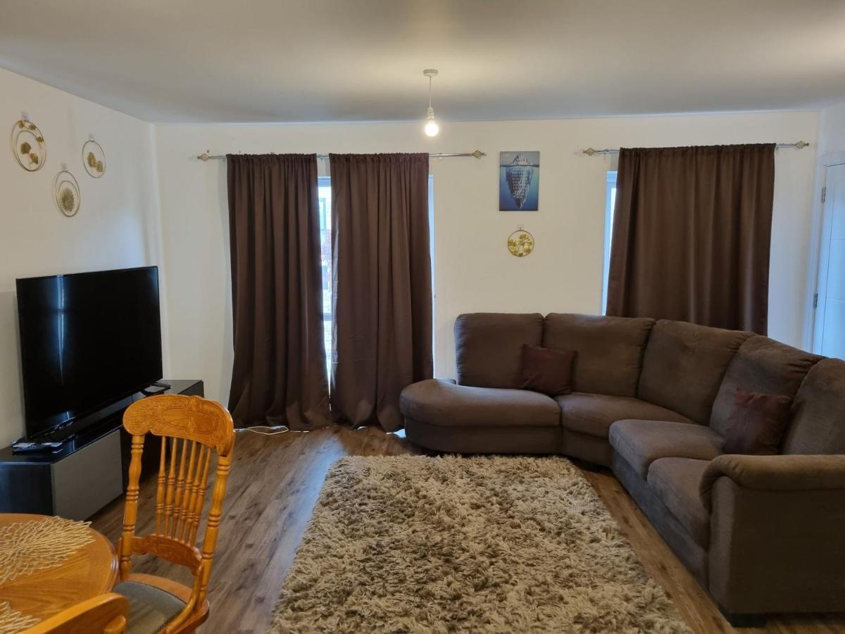 A Spacious And Hearty 2bd Apartment