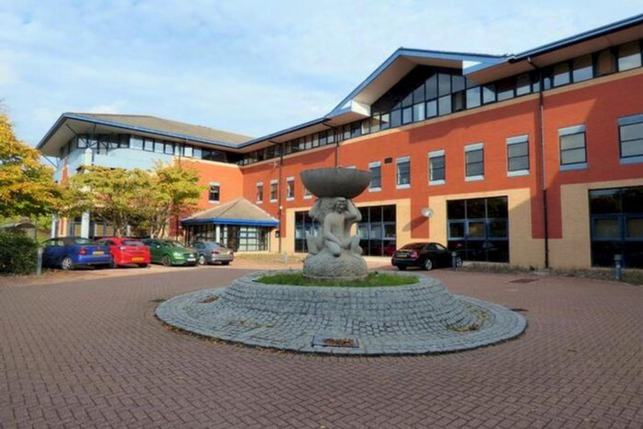 Apartment Comfortable Modern In Swindon, Free Parking Sleeps Up To 5 Swindon