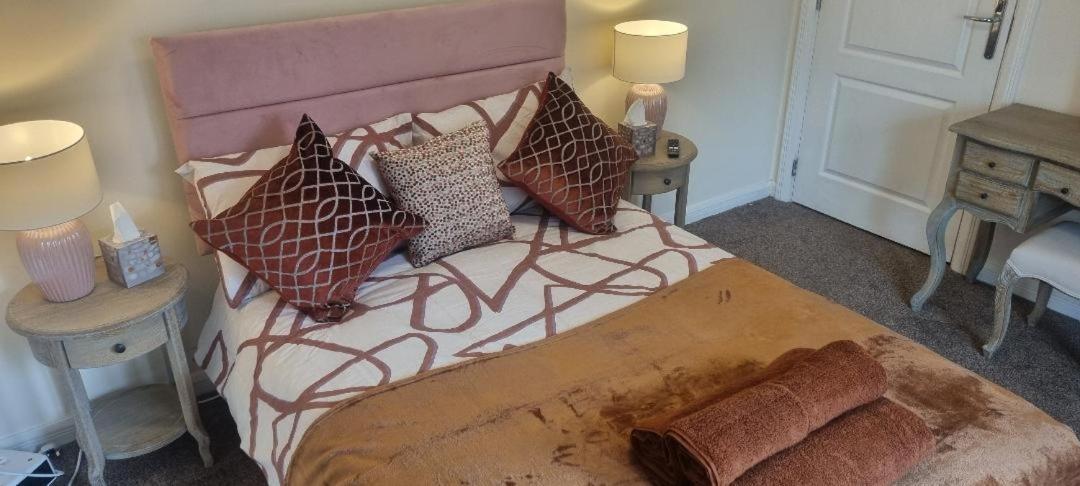 Homestay 6 Deluxe Doubles 2 With En In Large House - No Pets *