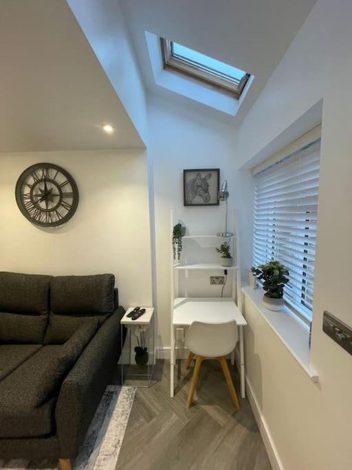 Stylish & Cosy 1 Bed Swindon