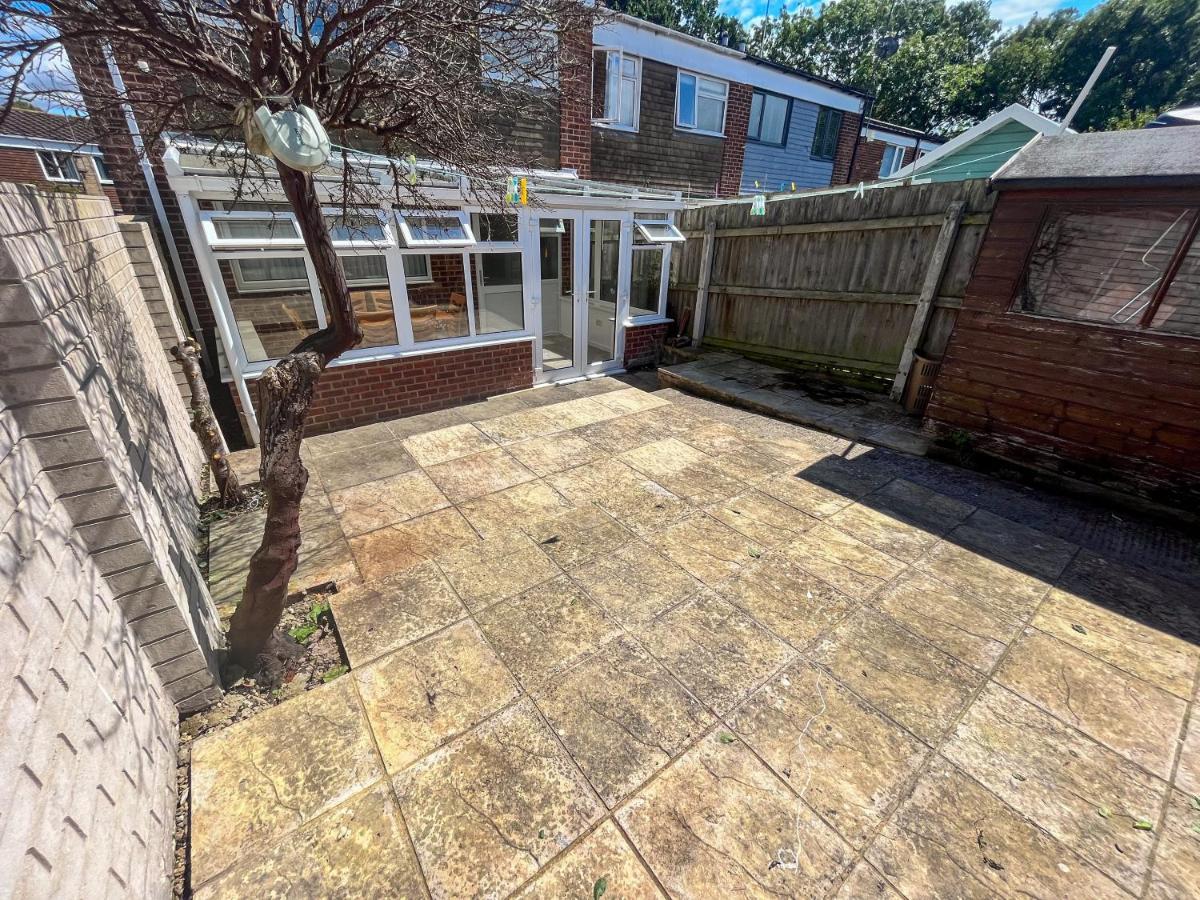 The Quiet Sanctuary - 4 Bedroom Holiday home Swindon