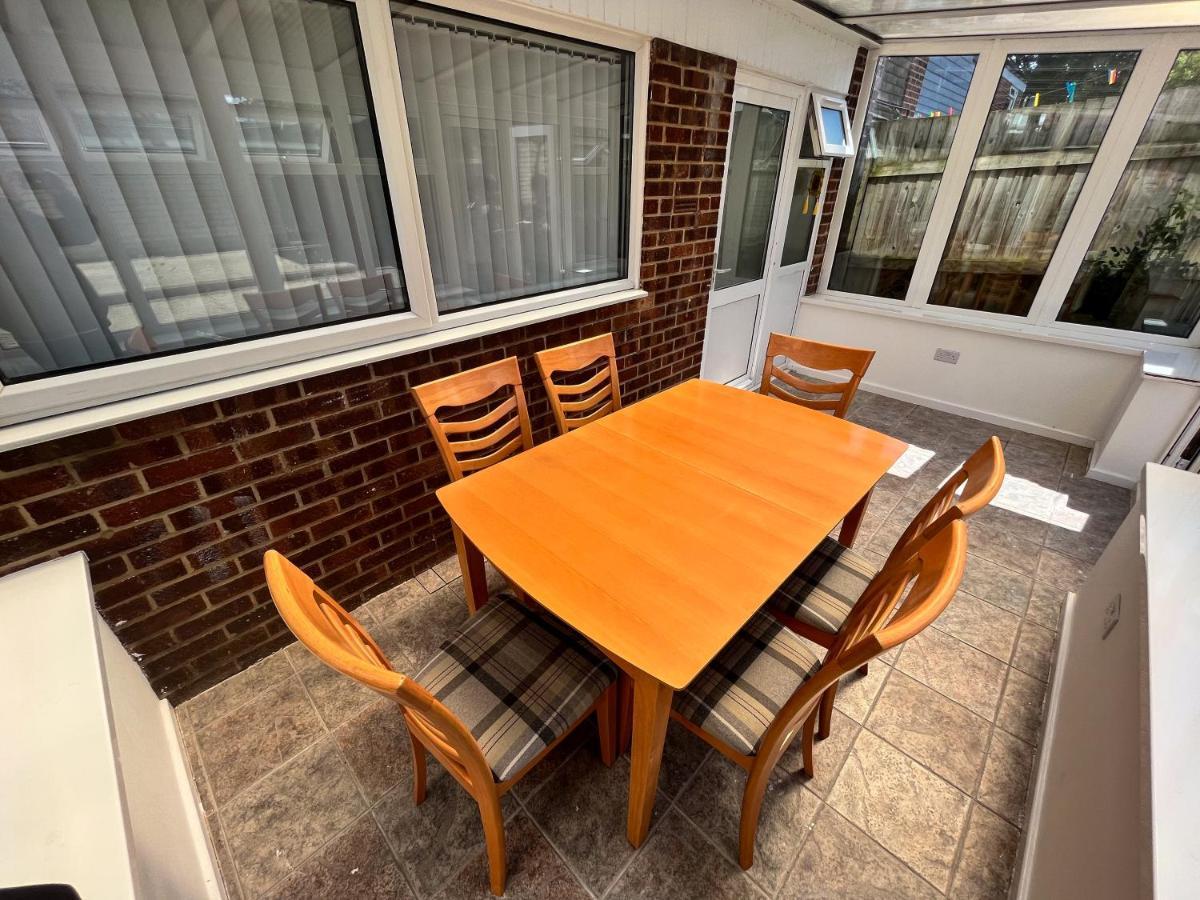 The Quiet Sanctuary - 4 Bedroom Swindon