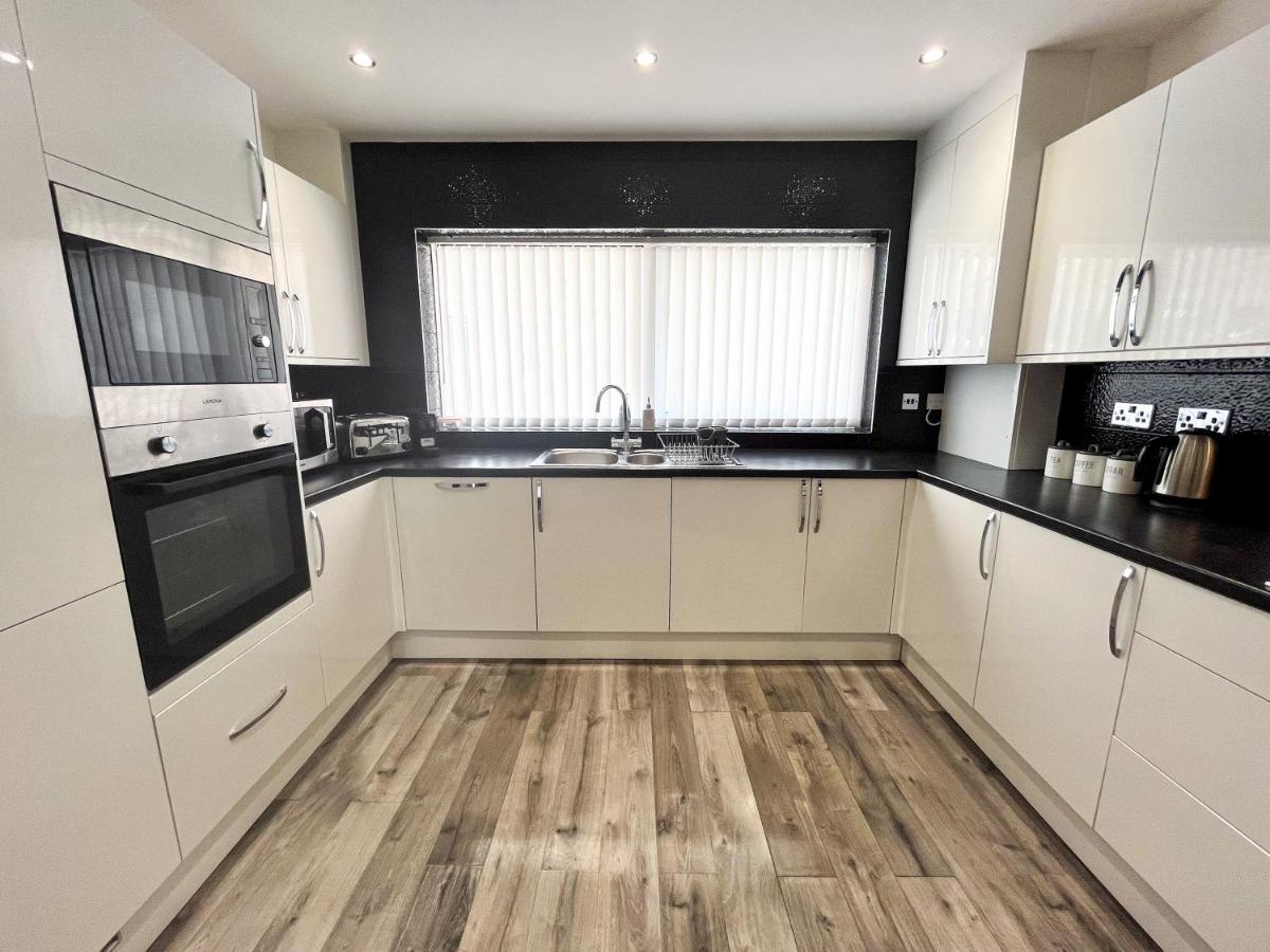 The Quiet Sanctuary - 4 Bedroom Holiday home Swindon