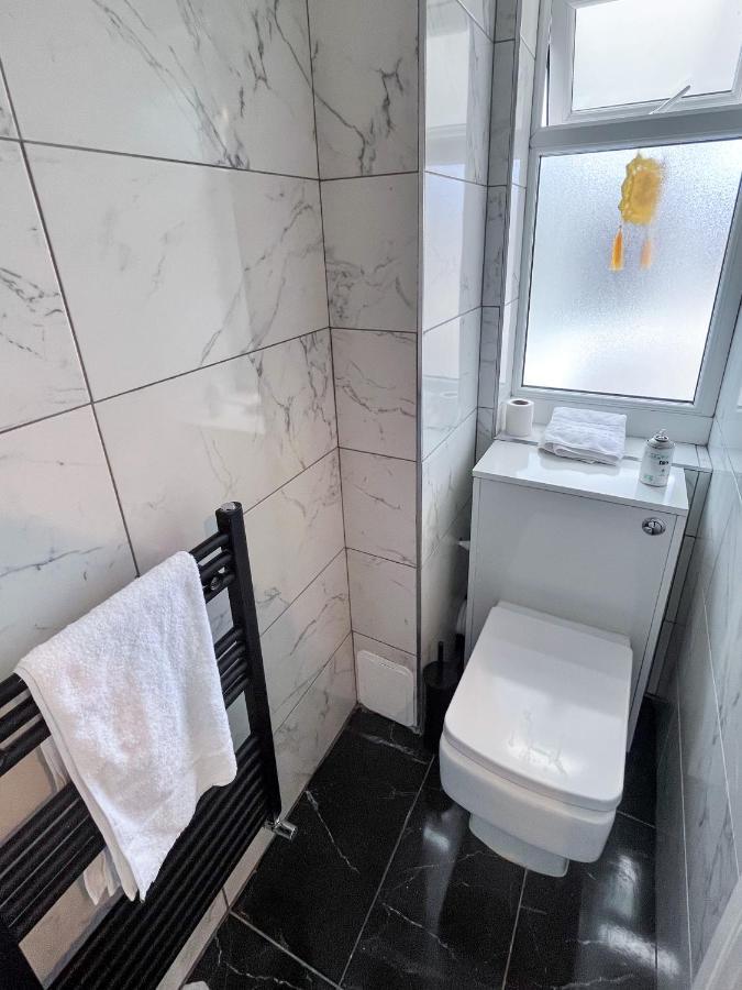 The Quiet Sanctuary - 4 Bedroom * Swindon