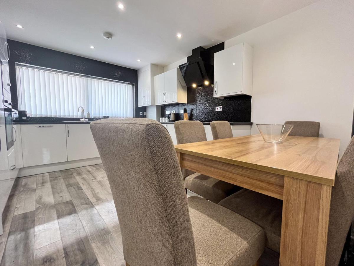 The Quiet Sanctuary - 4 Bedroom Holiday home Swindon