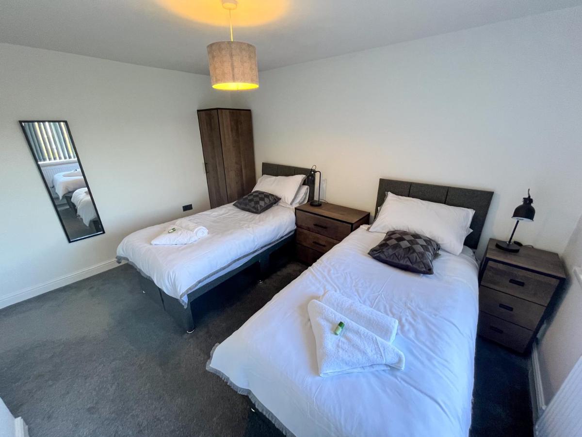 The Quiet Sanctuary - 4 Bedroom Holiday home Swindon
