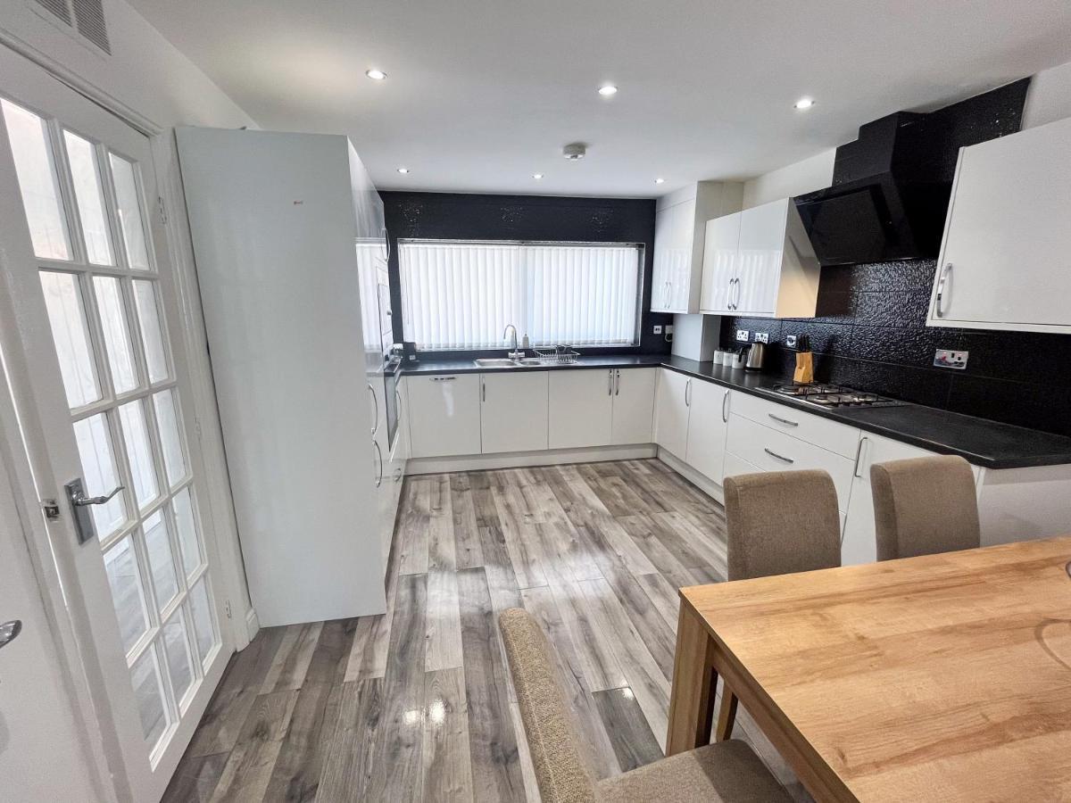 The Quiet Sanctuary - 4 Bedroom Holiday home *
