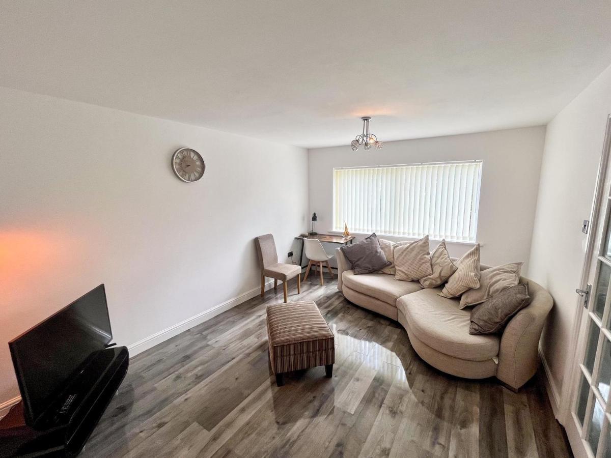The Quiet Sanctuary - 4 Bedroom * Swindon