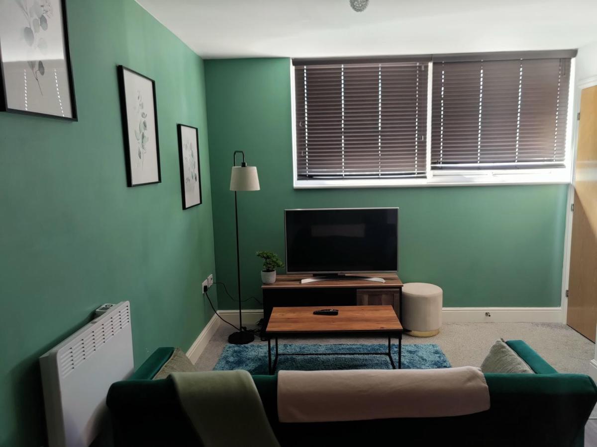Apartment Centered 2 Bed Serviced Apartment- Sherpa Homes Swindon
