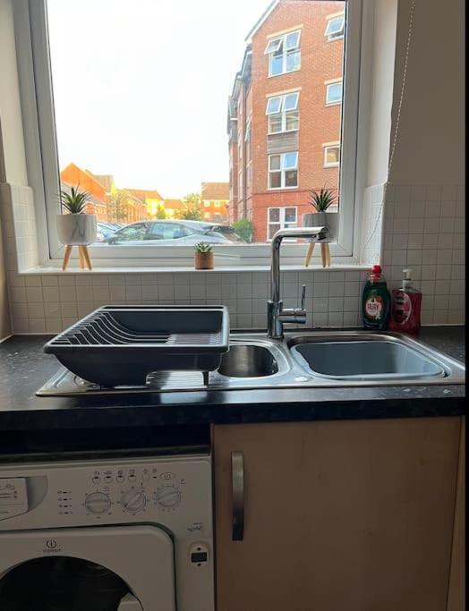 Apartamento Cozy 2bed W/ Parking Swindon