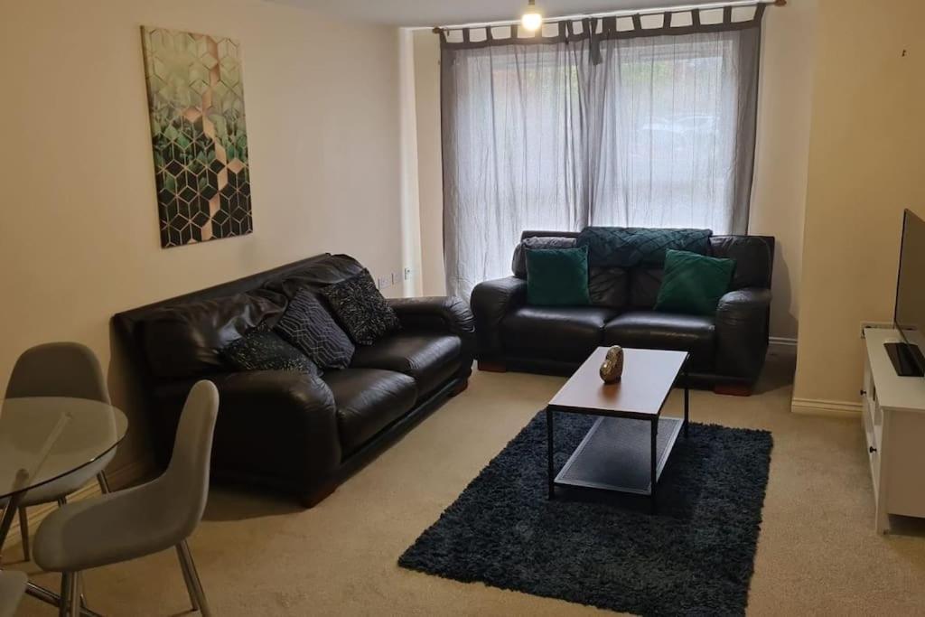 Apartamento Cozy 2bed W/ Parking *