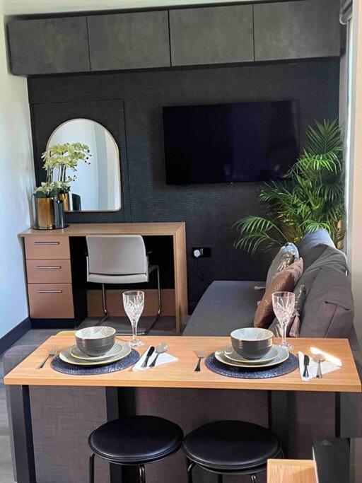 Modern In Peaceful Area *