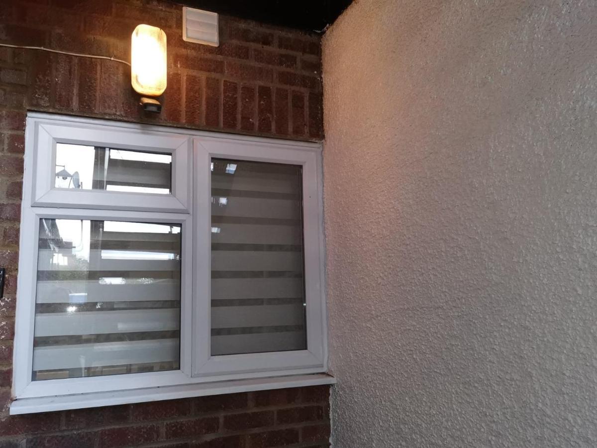Apartment Amber Apartments, Free Parking, 3 Bedrooms, Sleeps 5, 1 En-suite 1 Bath/shower