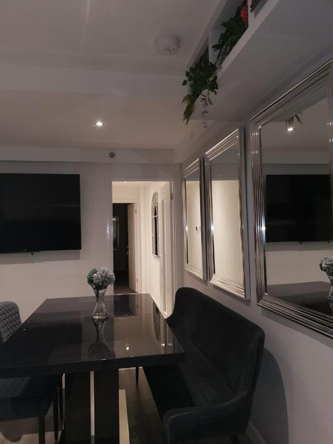 Amber Apartments, Free Parking, 3 Bedrooms, Sleeps 5, 1 En-suite 1 Bath/shower *
