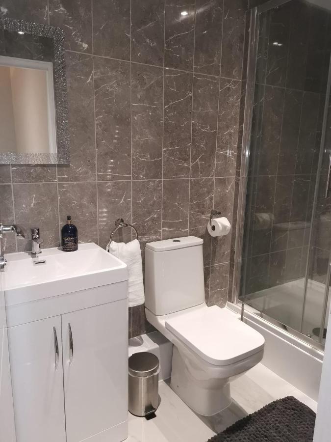 Apartment Amber Apartments, Free Parking, 3 Bedrooms, Sleeps 5, 1 En-suite 1 Bath/shower *