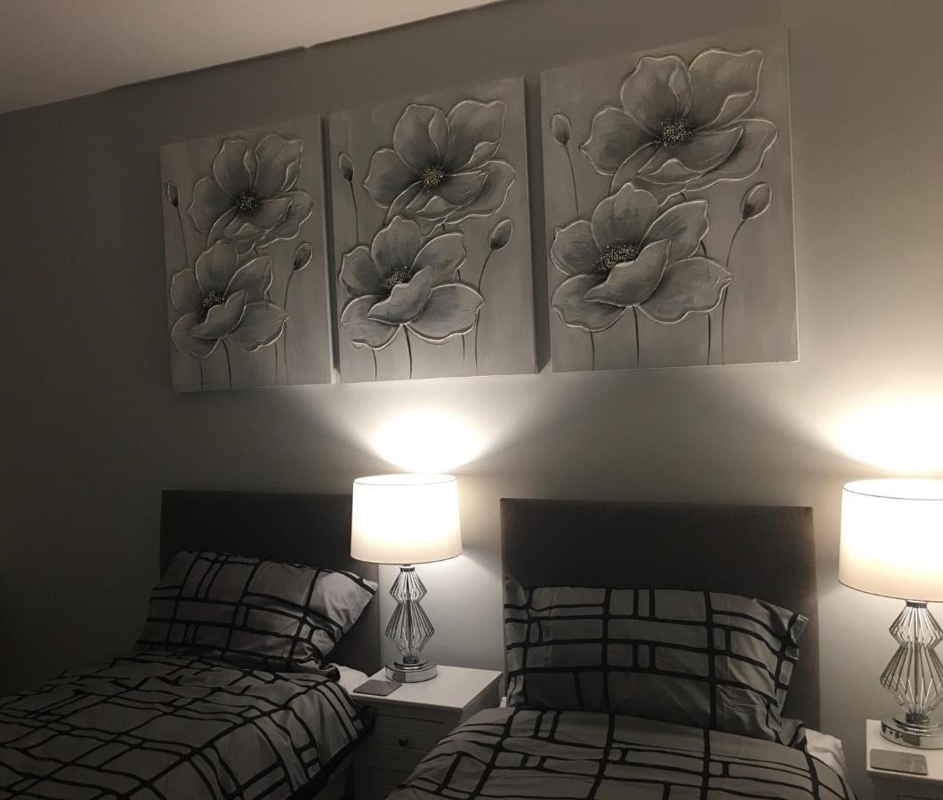 Amber Apartments, Free Parking, 3 Bedrooms, Sleeps 5, 1 En-suite 1 Bath/shower *