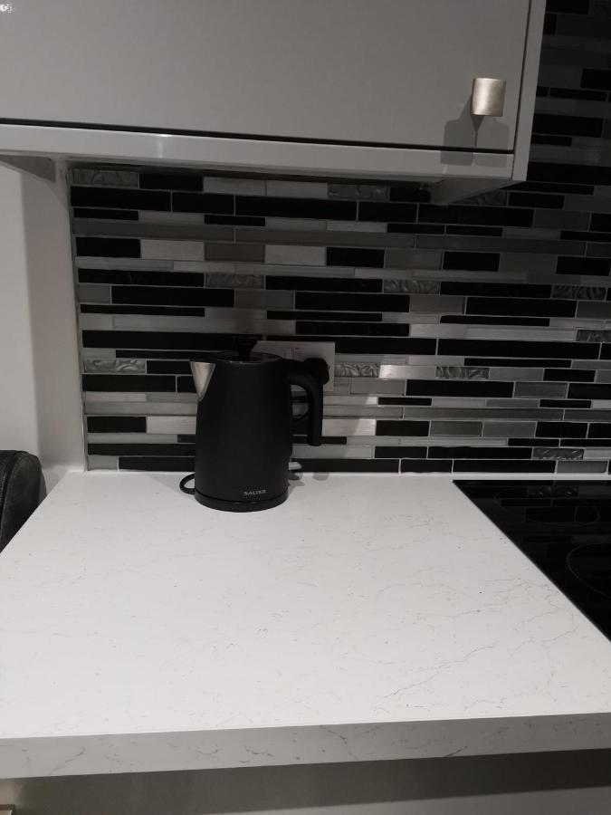 Apartment Amber Apartments, Free Parking, 3 Bedrooms, Sleeps 5, 1 En-suite 1 Bath/shower