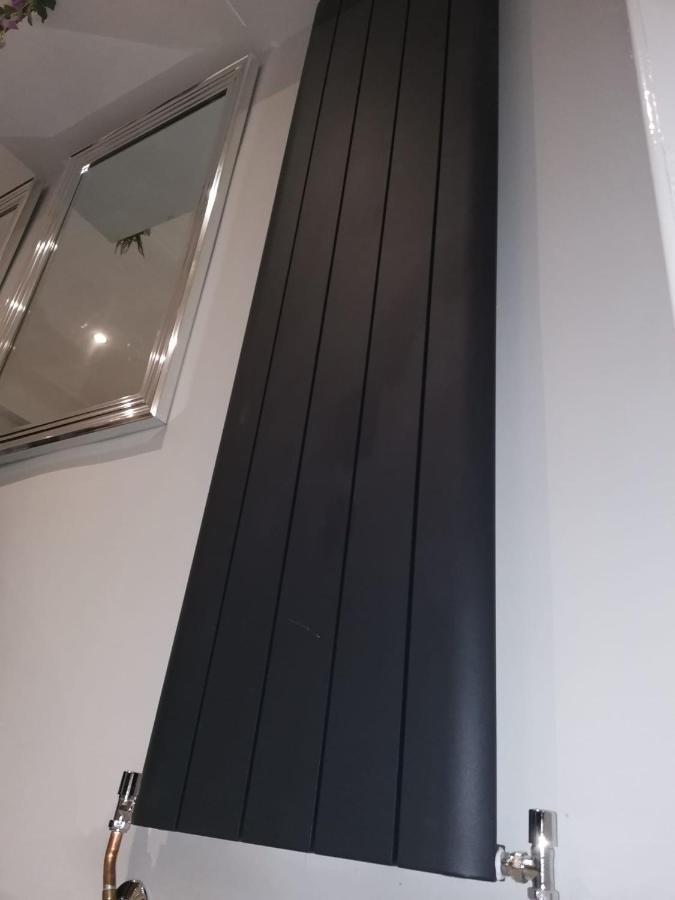 Amber Apartments, Free Parking, 3 Bedrooms, Sleeps 5, 1 En-suite 1 Bath/shower *