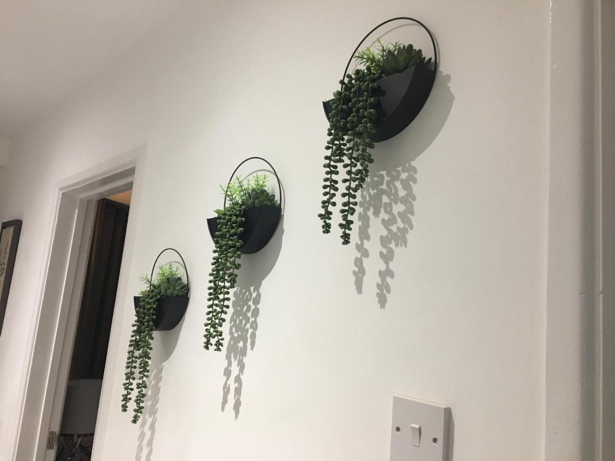 Amber Apartments, Free Parking, 3 Bedrooms, Sleeps 5, 1 En-suite 1 Bath/shower Apartment *
