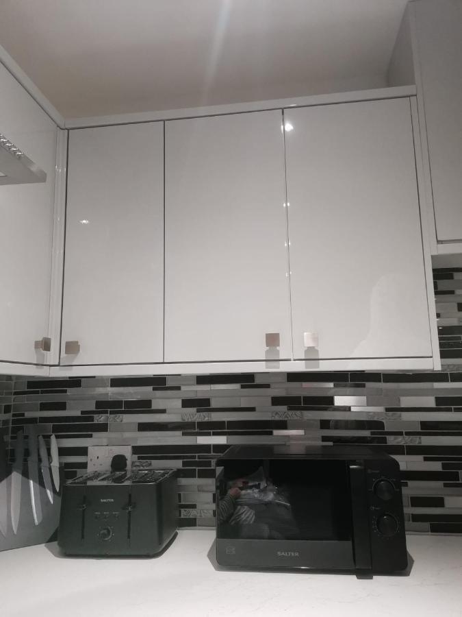 Apartment Amber Apartments, Free Parking, 3 Bedrooms, Sleeps 5, 1 En-suite 1 Bath/shower *