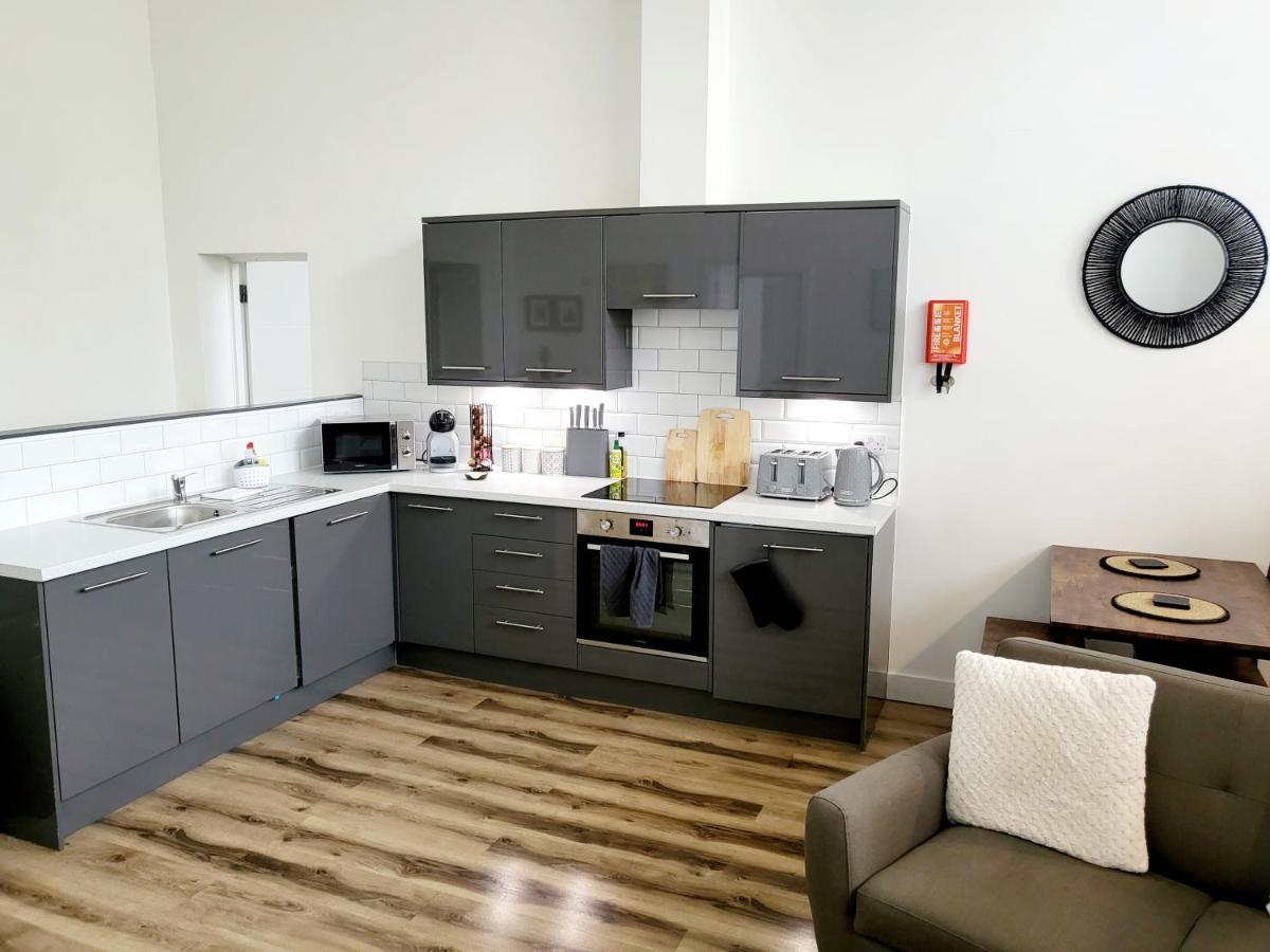 Burkhardt Hall- Parking Included- Sleeps 4 Apartment *