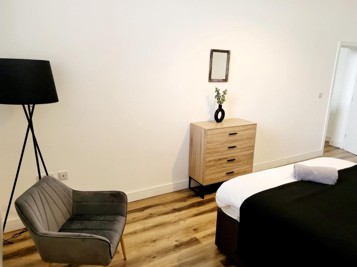 Burkhardt Hall- Parking Included- Sleeps 4