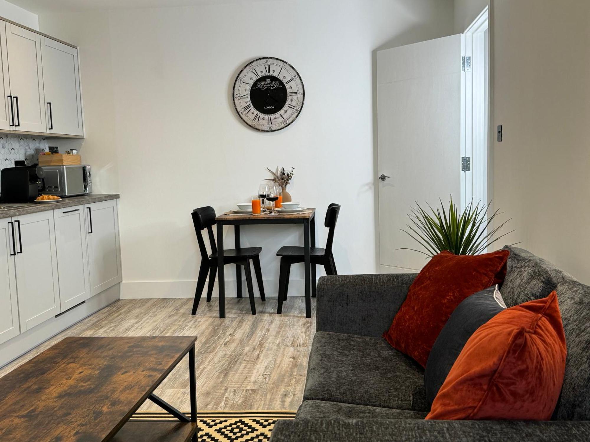Elegant One Bedroom * Swindon