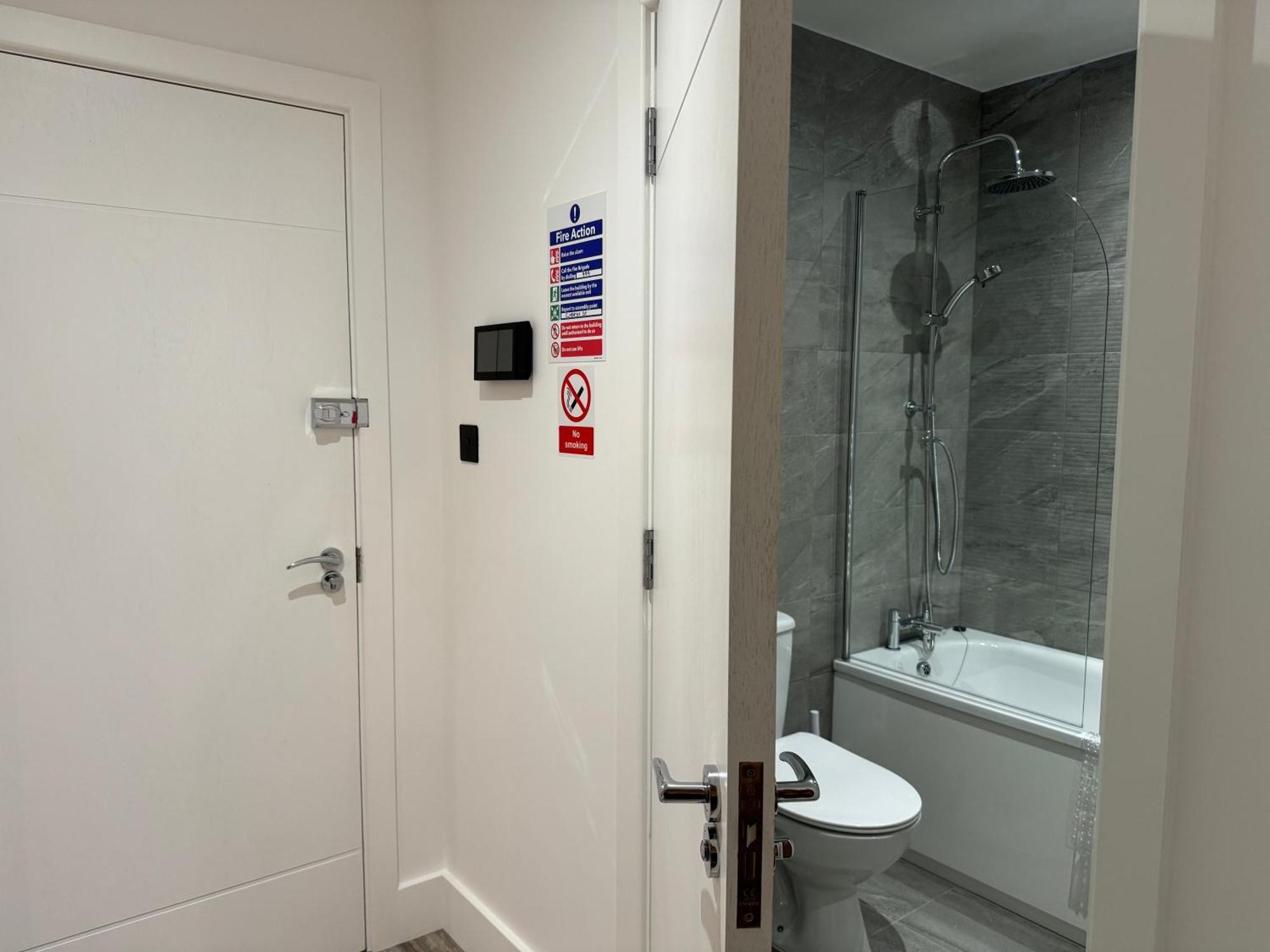 Elegant One Bedroom * Swindon