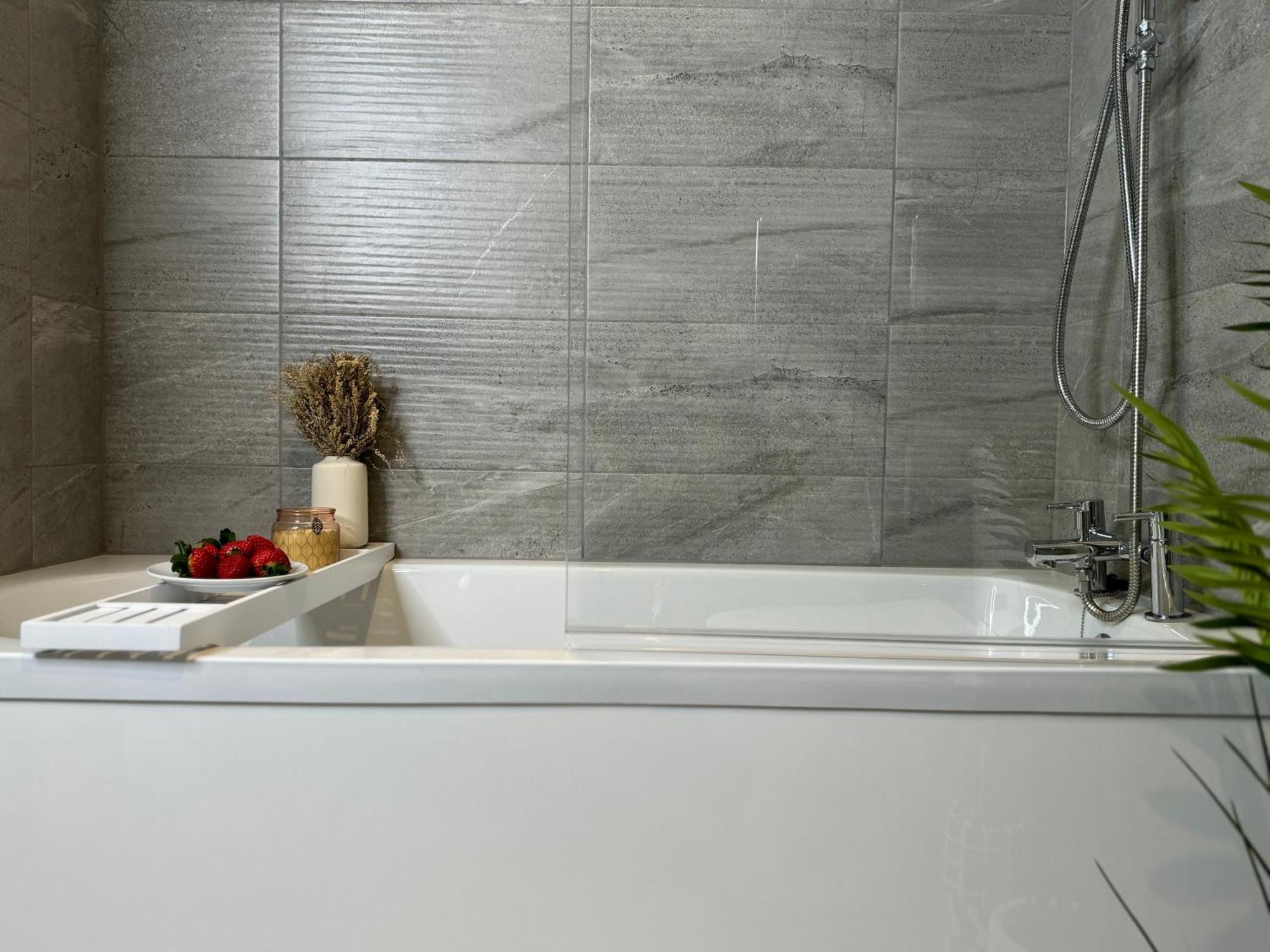 Modern One-bedroom Apartment Swindon
