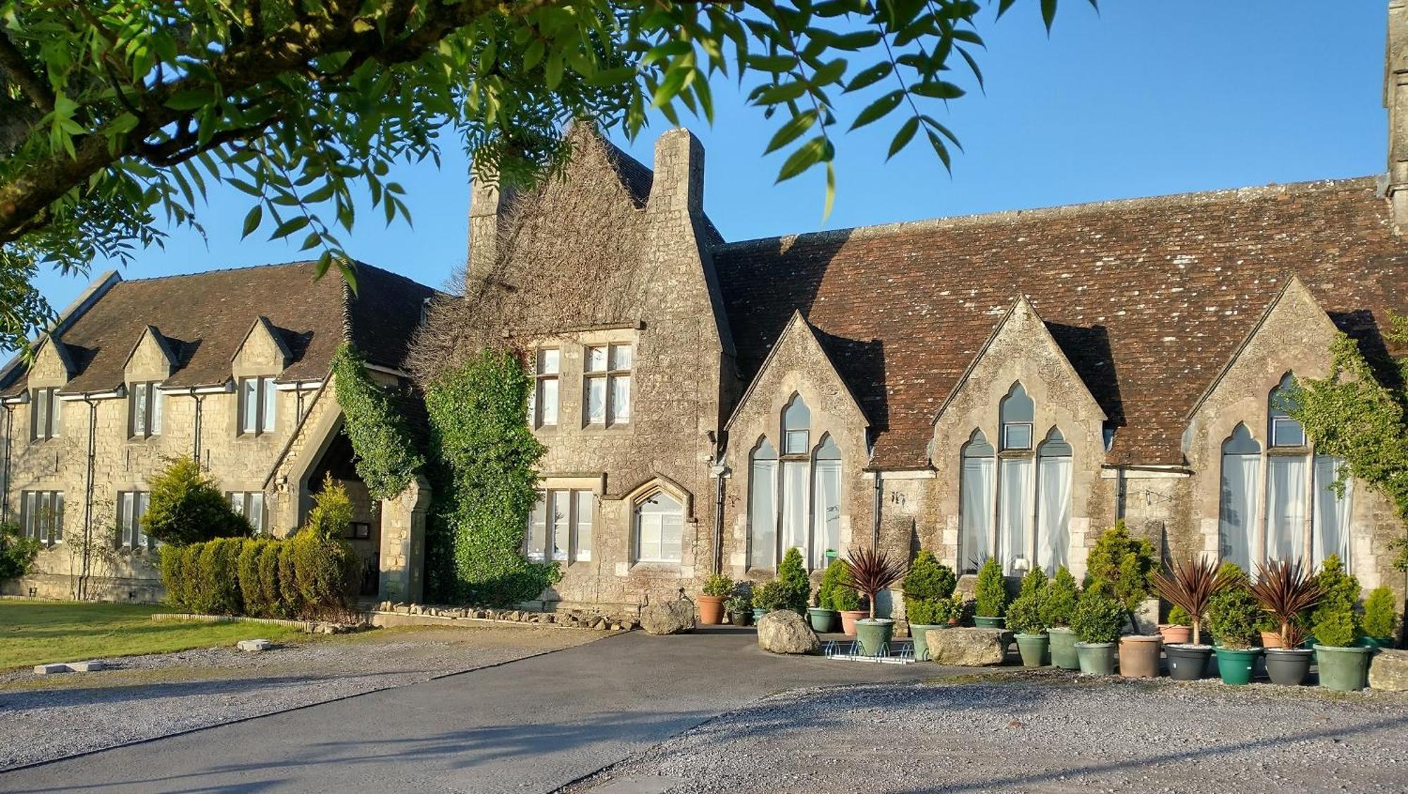 Hotel Schoolhouse Restaurant And