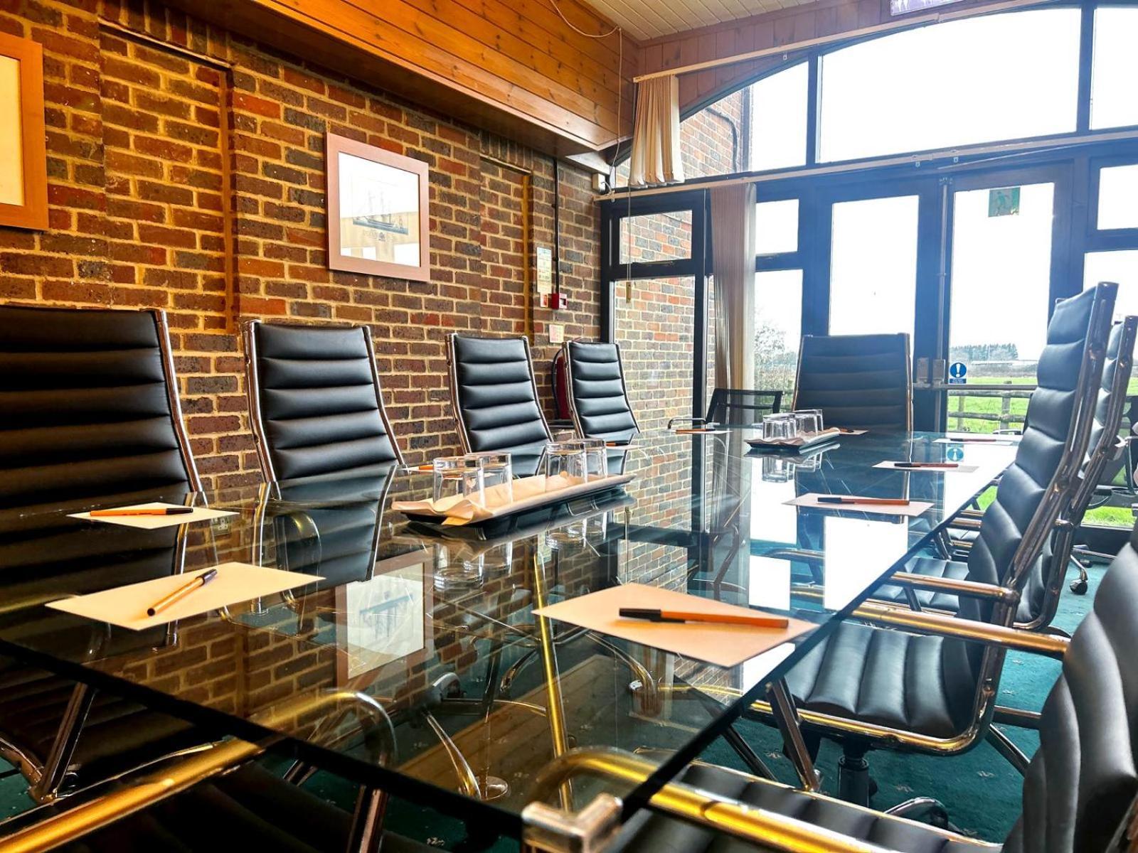 Hotel Marsh Farm Swindon