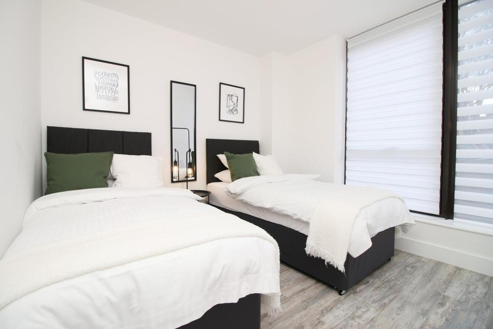 Apartment Cohost Partners | And Contemporary 2br Swindon